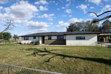 Main picture of 480 W Iona Ave