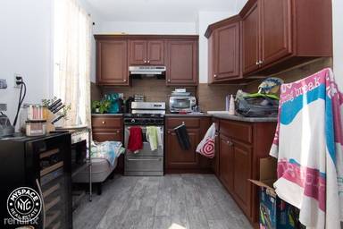 Main picture of 168 Onderdonk Ave