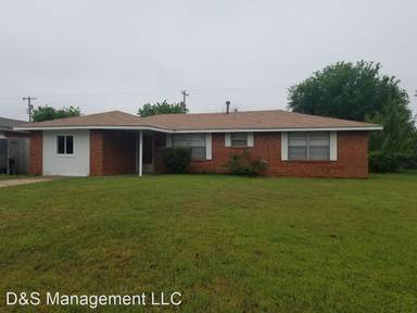 Main picture of 800 E Rose Dr