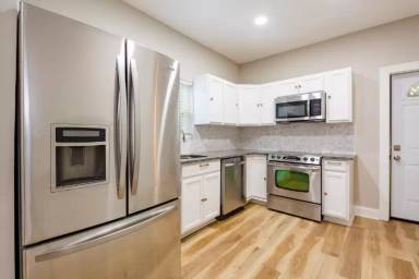 Main picture of 2701 E Columbus Dr