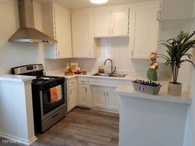 Main picture of 897 Center St