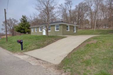 Main picture of 107 Maple St