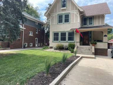 Main picture of 306 S 52nd St