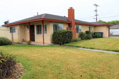Main picture of 308 W Maple Ave