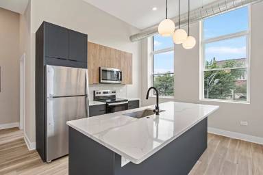 Main picture of 4641 N Ashland Ave