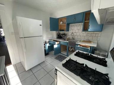 Main picture of 1308 N Gladstone Ave