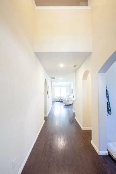 Main picture of 907 Birchwood Dr
