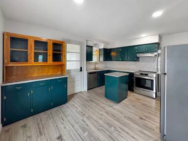 Main picture of 2638 W 4th St