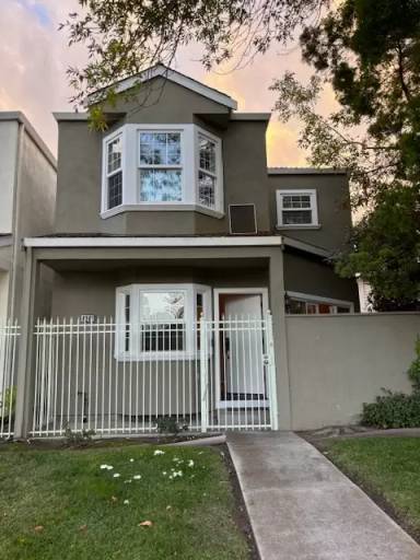 Main picture of 4242 Davis St