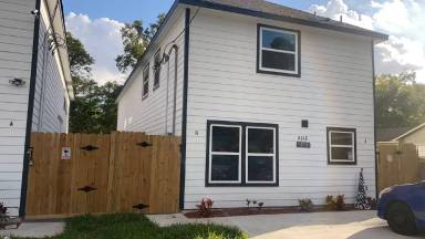 Main picture of 8218 Crestview Dr