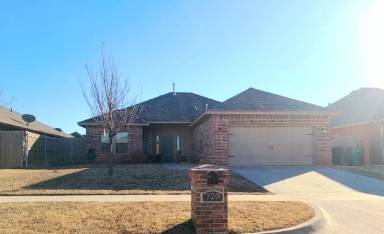Main picture of 720 SW 149th Pl