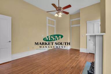 Main picture of 201 W 37th St