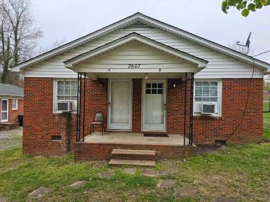 Main picture of 2607 Guyer St