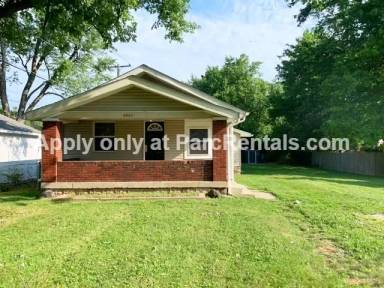 Main picture of 4946 E 18th St