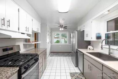 Main picture of 1826 Orchard Ln NE