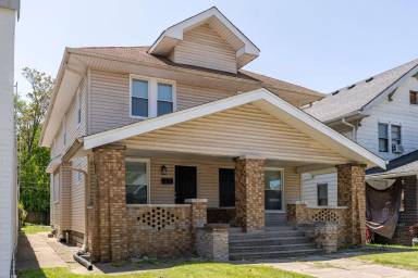 Main picture of 4823 E New York St