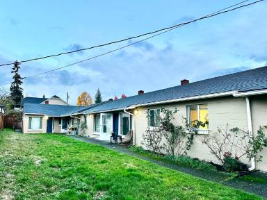 Main picture of 5425 S M St