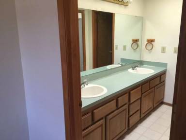 Main picture of 996 NE Angelee Pl