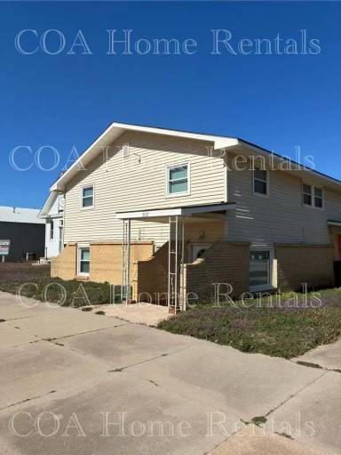 Main picture of 304 W Spring Ave