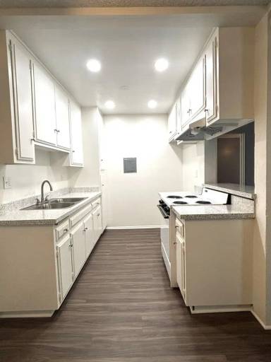 Main picture of Pinewood Apartments