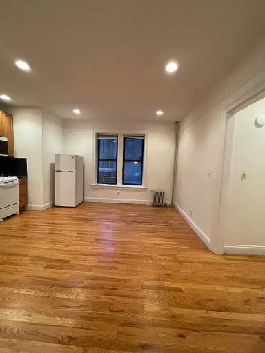Main picture of 24 Sickles St