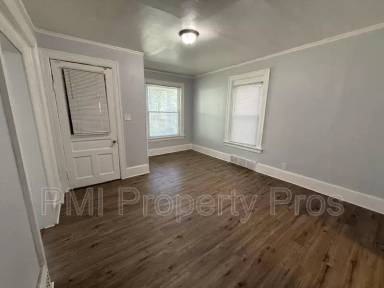 Main picture of 2853A N Booth St