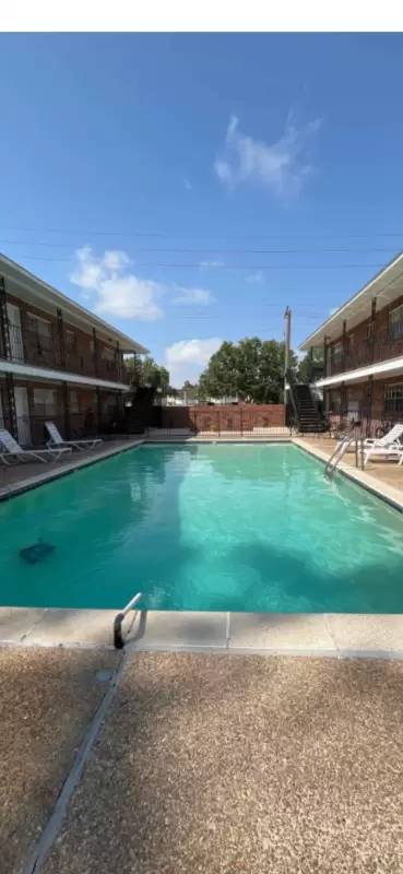 Main picture of 415 W Parker Blvd