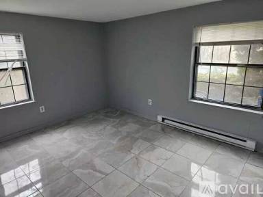 Main picture of 10 Hemans St