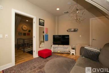 Main picture of 2701 W Girard Ave