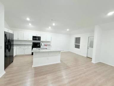 Main picture of 1405 E Latium St