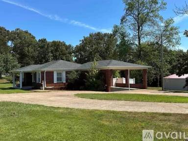 Main picture of 2550 Old Highway 69