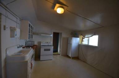 Main picture of 305 Washington Ave