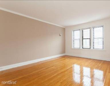 Main picture of 632 W Addison St