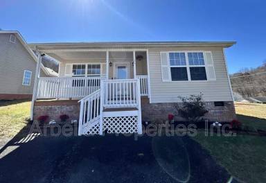 Main picture of 104 Saint James Pl