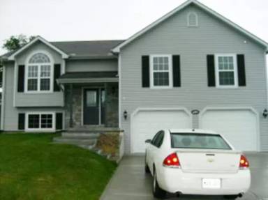 Main picture of 680 Holiday Pl