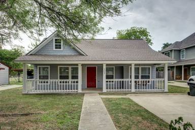 Main picture of 105 Moss St