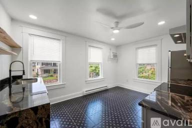 Main picture of 422 W Clifford St
