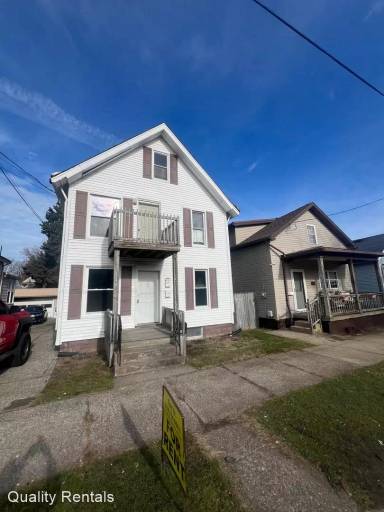 Main picture of 344 E 4th St