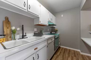 Main picture of 1609 E State St