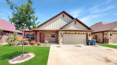 Main picture of 3008 Papa Bear Dr