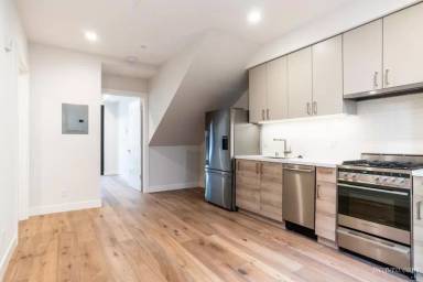 Main picture of 101 Howard St