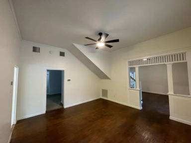 Main picture of 402 NW 3rd Ave