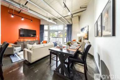 Main picture of 2219 Canal St