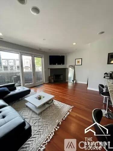 Main picture of 614 N Ogden Ave