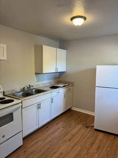 Main picture of Hillcrest Apartments