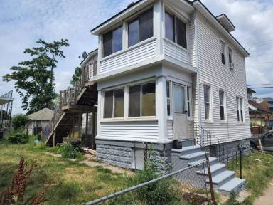 Main picture of 2515 Sharon St
