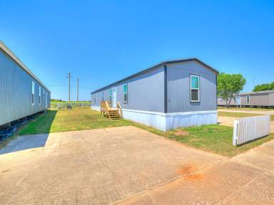 Main picture of 801 N Leo Ave