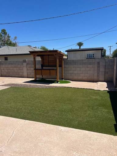 Main picture of 1025 E Manhatton Dr