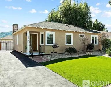Main picture of 10744 Aqua Vista St
