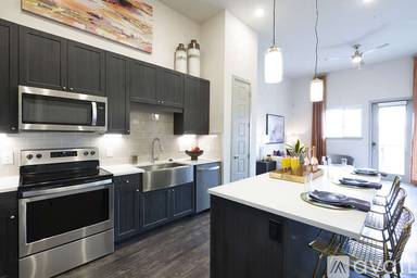 Main picture of 2610 Sylvan Ave